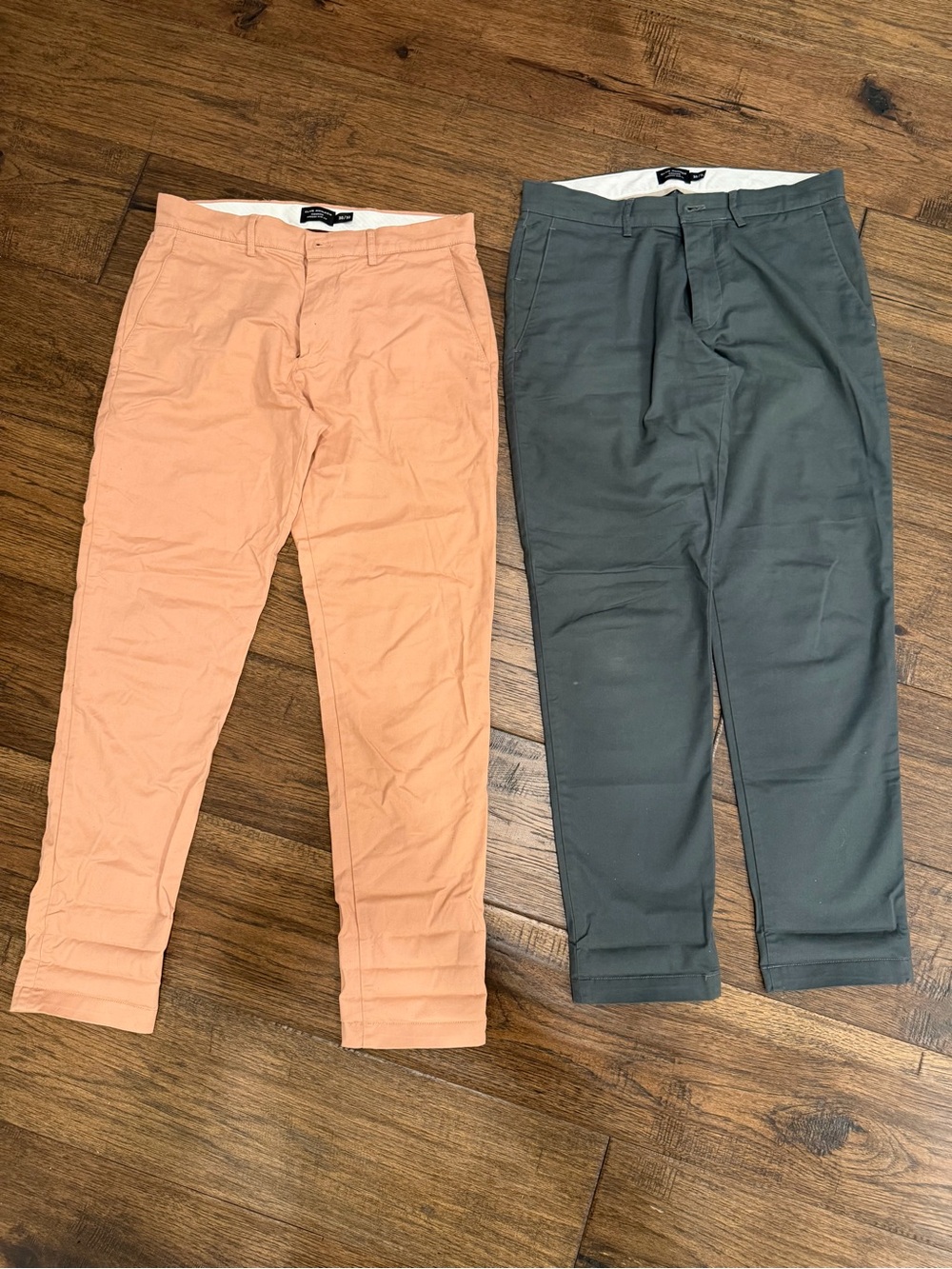 Club Monaco SET 2 Men's Chinos in Peach and Charcoal